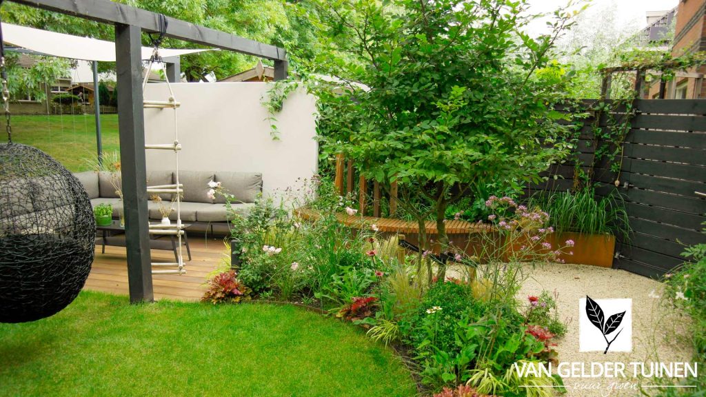 Organische tuin met groene beplanting